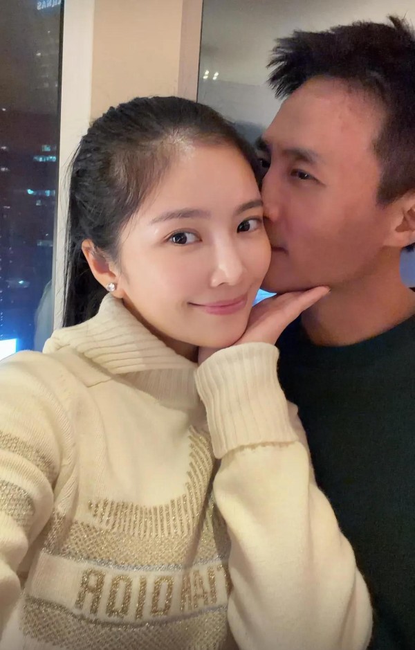 王灿含泪首曝不办婚礼真相：亲人离世，那场永远空座的仪式还重要吗？