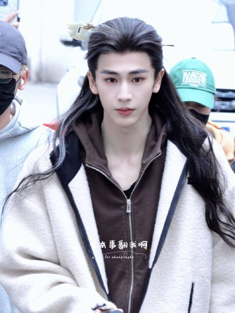 张凌赫萧厉 0316 小厉出妆 好美！