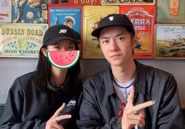 顶流王一博被证实“怪癖”，在酒吧最角落吃饭，暴露内娱最残酷的生存法则，顶级曝光换不来一顿安静晚餐