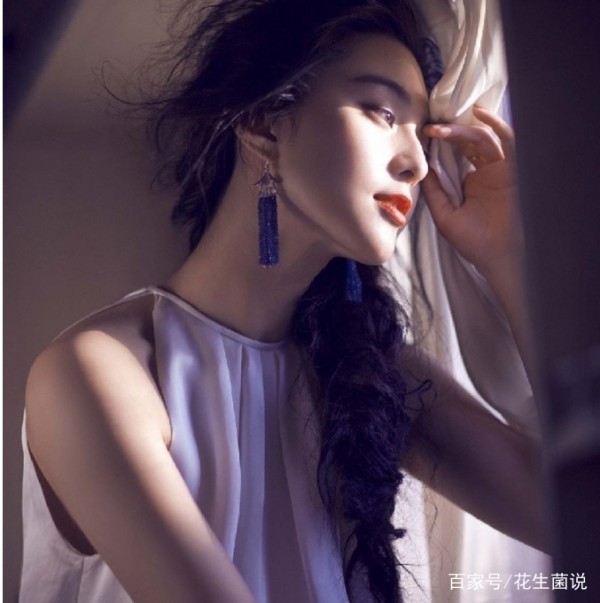 范冰冰穿3D打印透视裙上演真人版《皇帝的新装》,网友:太大胆