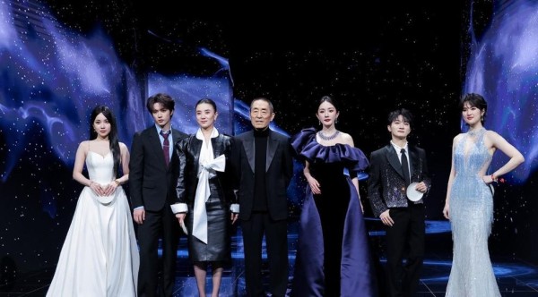 一套行头2000万，能在北京换套房。别盯着杨幂的裙子看了，你根本没看懂。每一针每一线，都是打在娱乐圈权力榜上的一枚钢印