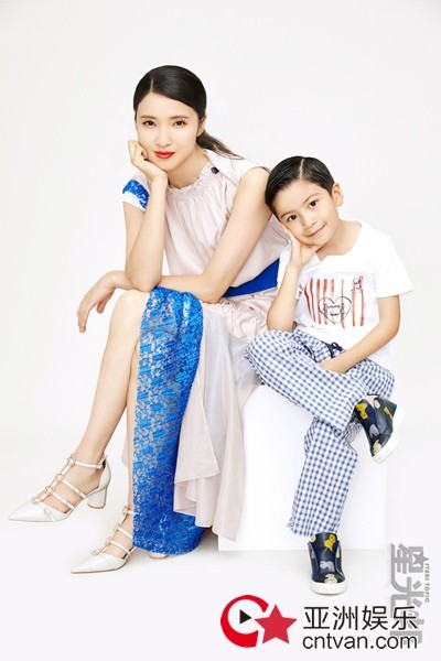 龚蓓苾携爱子登封面 亲密诠释“最好的伙伴”