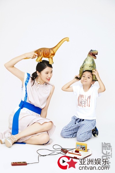 龚蓓苾携爱子登封面 亲密诠释“最好的伙伴”