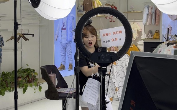 内娱CP十年沉浮：从沈梦辰杜海涛到云熠星河，谁在打破“工业糖精”魔咒？