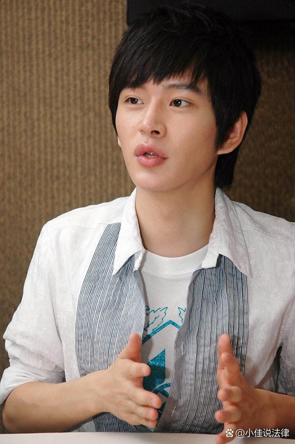 在娱乐圈，艺人与经纪公司的解约...@小佳说法律的动态