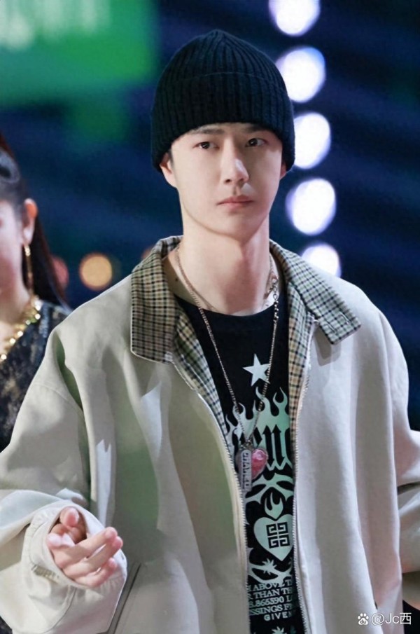 官方2025十大热搜明星榜单直接炸...@Jc西的动态