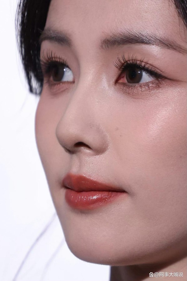 白鹿隐形人脉王！《跑男》选座暴露朋友圈，真顶流竟是她？