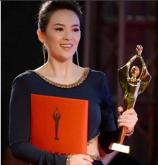 章子怡稳坐C位，唐嫣靠边站：Tiffany盛典揭开的娱乐圈咖位鄙视链