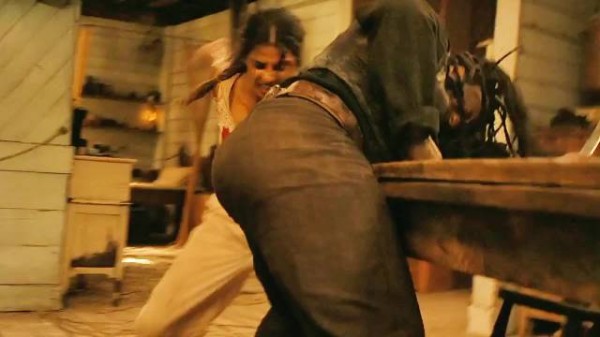 土匪闯进女人家里，女人绝地反杀