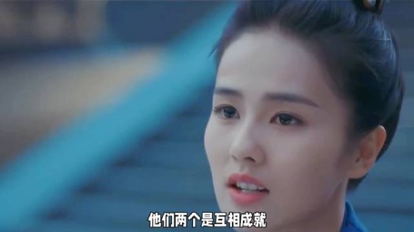 刘大锤直播称张凌赫仅与白鹿交往，早年形象普通近年走红无恋爱迹象