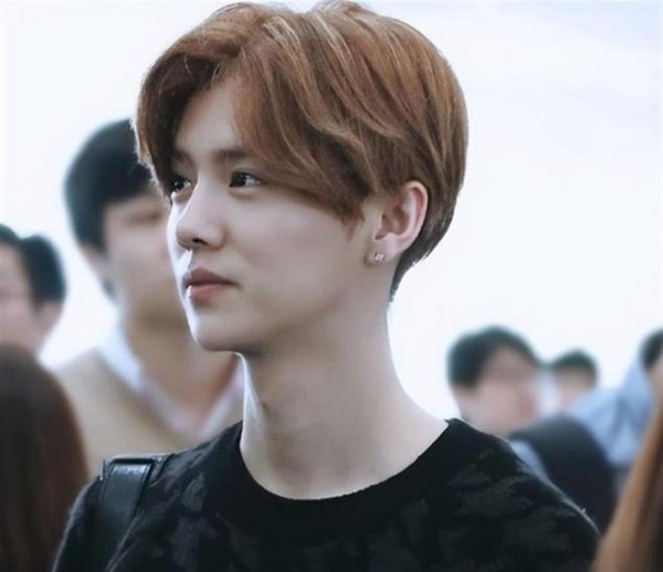 被传分手仅1年,鹿晗爆雷关晓彤被公开内涵,揭开了内娱的另一面