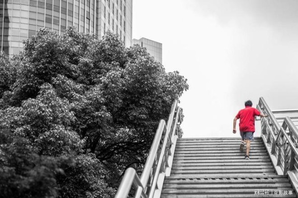 从穷困潦倒到一代巨星，有种“逆袭”人生叫做：史泰龙