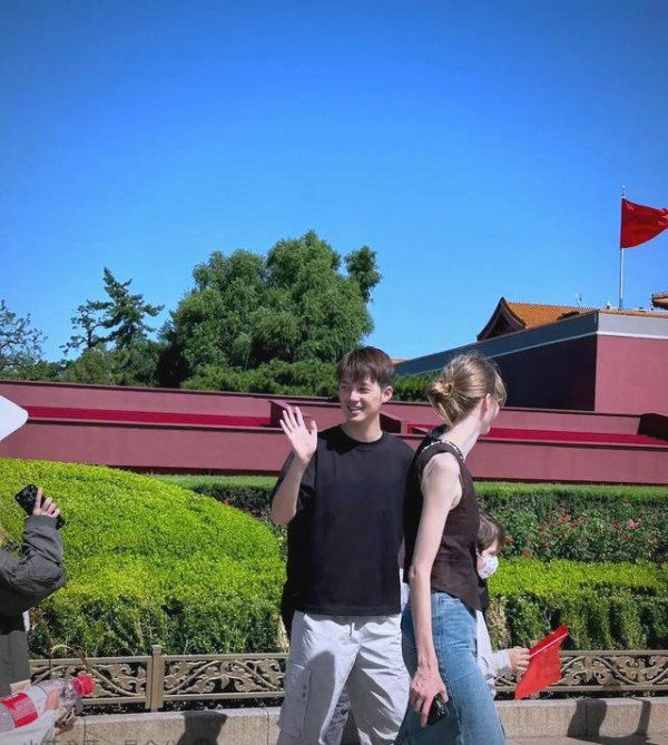 明星家庭曝光与公众讨论:平衡隐私与教育意义的思考