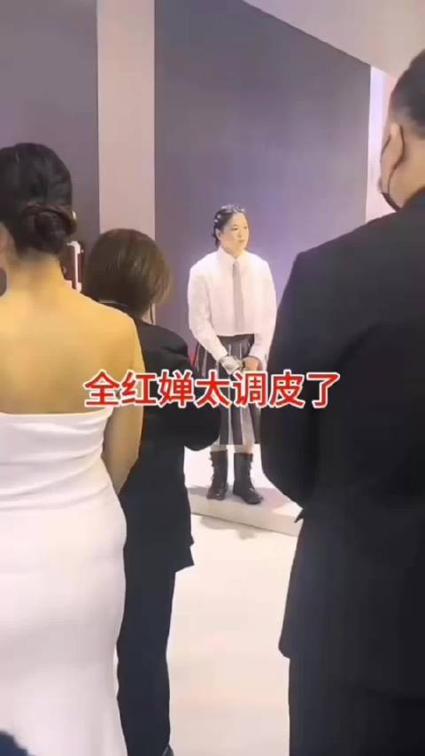 全红婵第一次穿裙子出席活动,太美了!只是这体重会不会影响跳水?