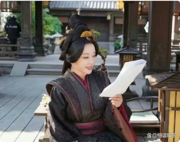 75 岁刘晓庆《折腰》演绎徐夫人,风采不减再证传奇