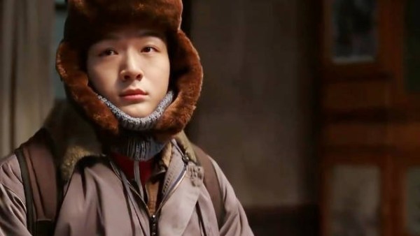 父辈的荣耀：父亲意外猝死，母亲离家出走是养母却这样对待他.