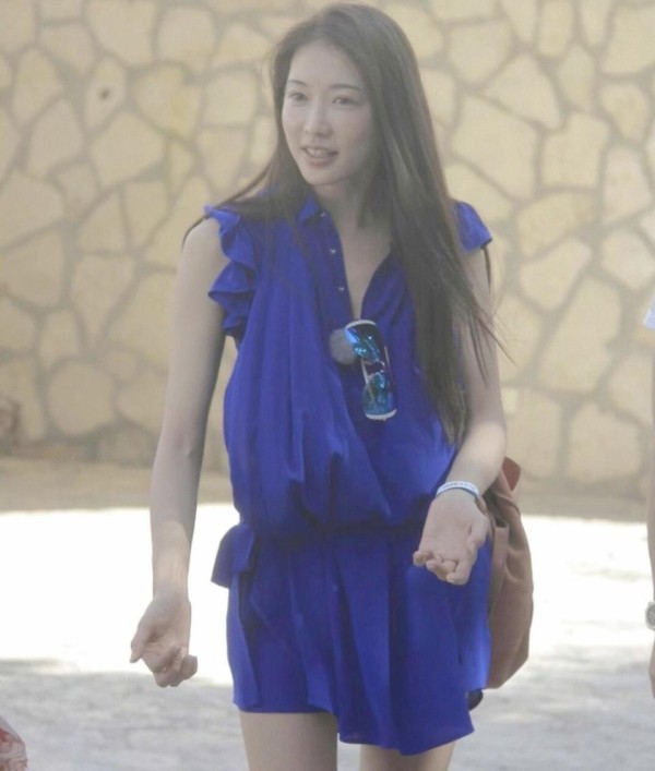 林志玲52岁封神，刘晓庆75岁吻戏被骂惨？揭开影视圈最赤裸的‘年龄双标’