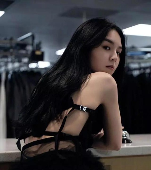 趁热打铁，李咏女儿首战品牌发布会有何“杀手锏”？