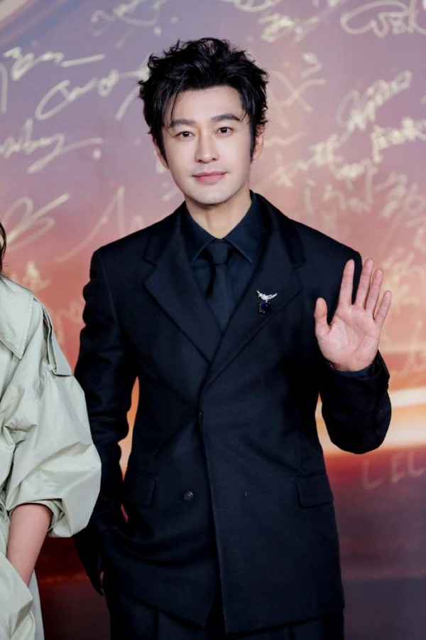 47岁黄晓明惊现少年感！3大冻龄秘诀曝光，网友惊呼自律到变态