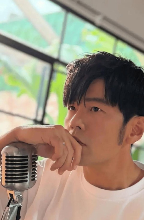 周杰伦提前透露新专辑日程，明确告知粉丝，三月十八你们等着