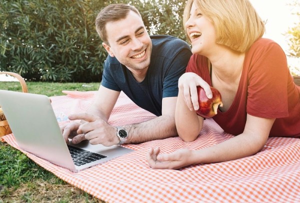 如何选择欧美网红推广：提升品牌影响力的关键策略