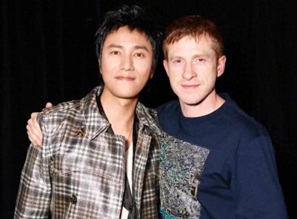 小S二女儿果真是蹭秀！参加时装周全网无认领，才18岁翻车好几次