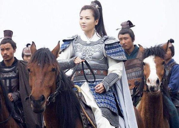 盘点演过女将军的4位女明星，刘亦菲飒爽，哪位最能撩中你的心弦