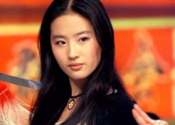 盘点演过女将军的4位女明星，刘亦菲飒爽，哪位最能撩中你的心弦