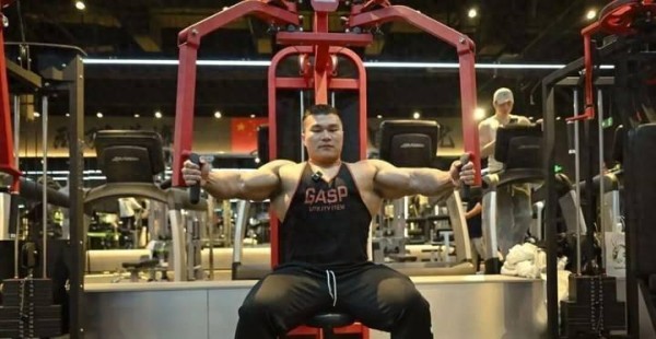 三十岁健美明星王昆去世，十年坚持纯净饮食未能渡过壮年