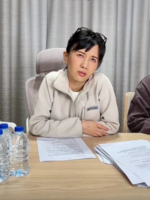 一场“简陋”采访，如何让54岁瞿颖等老艺人一夜翻红？