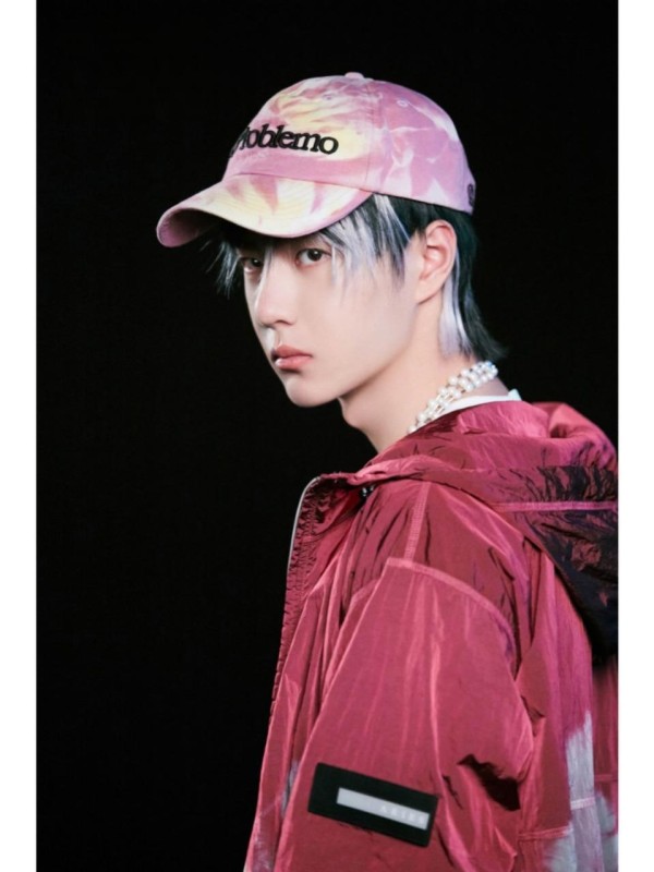 王一博半长发争议炸了！明星造型内幕：是审美倒退还是精心布局？