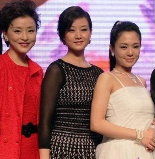 娱乐圈“活久见”的10张明星合影，最后一张的成龙让人心疼！