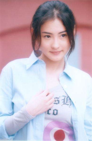 与刚出道的张柏芝合照, 曾经的“玉女掌门”简直完爆众多女明星!