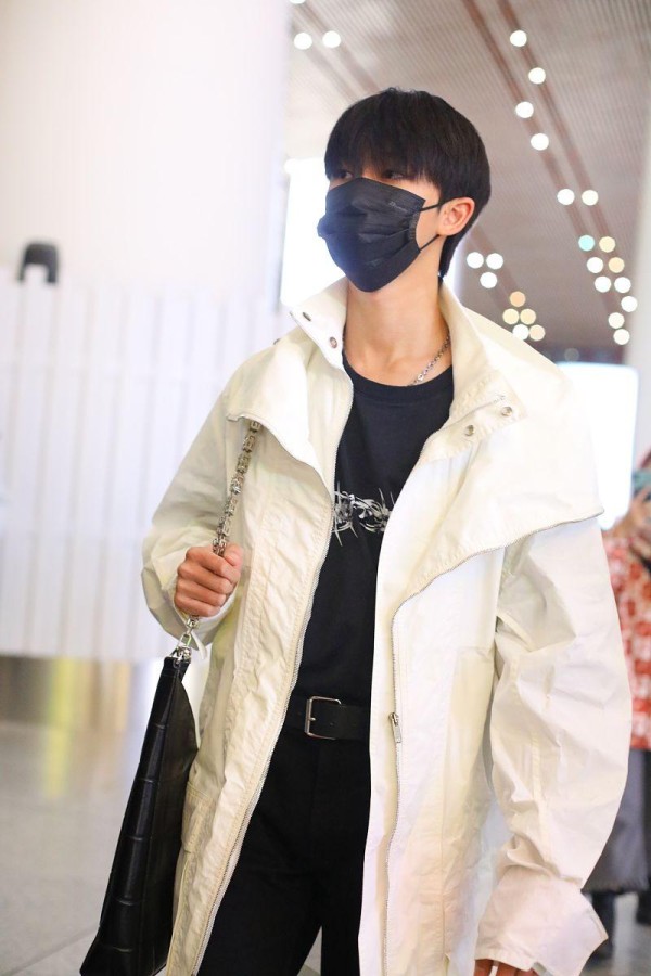 望京偶遇玄学：马嘉祺的都市传说与Z世代追星心理学