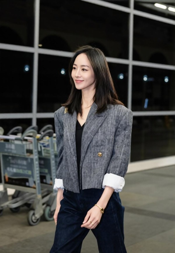 3套西装逆转气场，张钧甯街头生图火出圈，她松弛自信的秘诀是