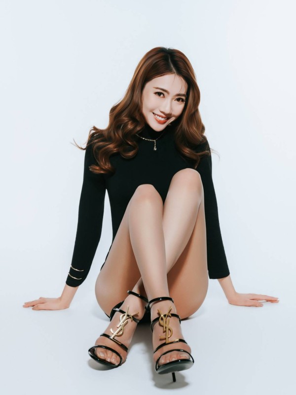 34岁TVB小花弃做主持，北上拍短剧升级女主爆红，入行10年终捱出头