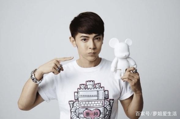 明明是同龄人，但是差别特别大的男星，你认错过几对？