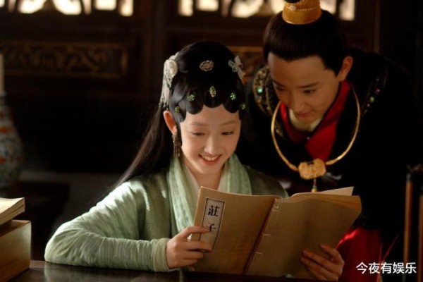 她以清纯“玉女”形象出道风光无限，如今混得不如18线明星