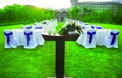 户外婚礼现场布景。资料图片