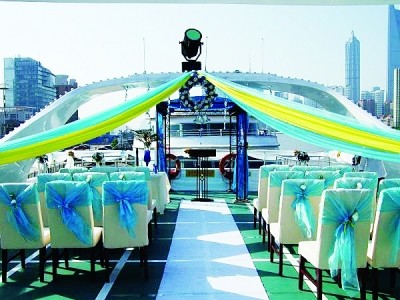 揭秘武汉天价婚礼如何烧钱：豪车迎宾 明星献唱