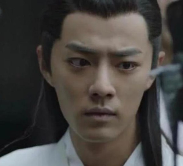 粉丝疯狂追星影响偶像，肖战深夜发声，看到文案网友“黑转粉”