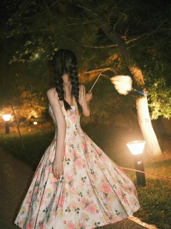 内娱小花上位内幕！靠饭局换资源，背后的人脉局太狠了