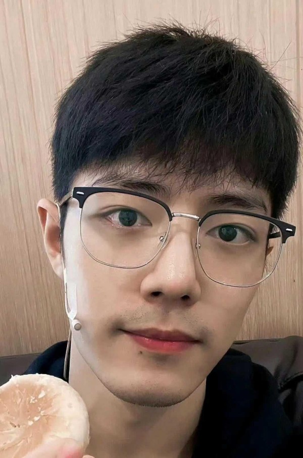 春日生活打卡季大瓜！肖战被实锤独居！数月实地观察证实，他独自住在北京东四环开间公寓，低调简单，打破所有不实猜测