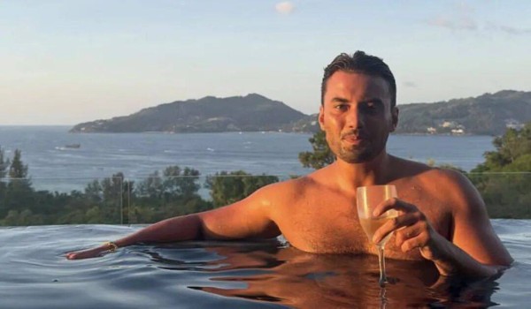 英国男星在泰国普吉岛去世！