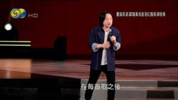 脱口秀演员欧阳万成再回香港宣传新电影