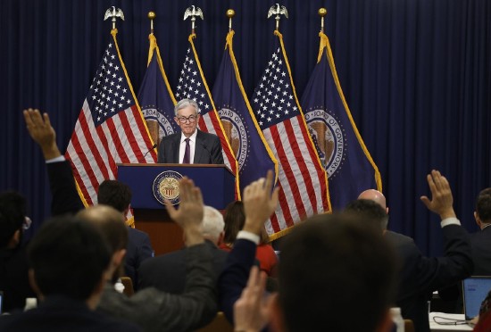 美联储按兵不动 点阵图维持今年降息一次的预测中值不变