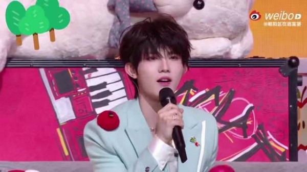 苏新皓生日直播称苹果不无聊，获赞苹果苏