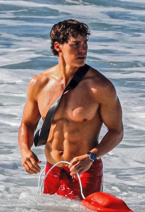 网红男星Noah Beck 出演美剧,进娱乐圈了