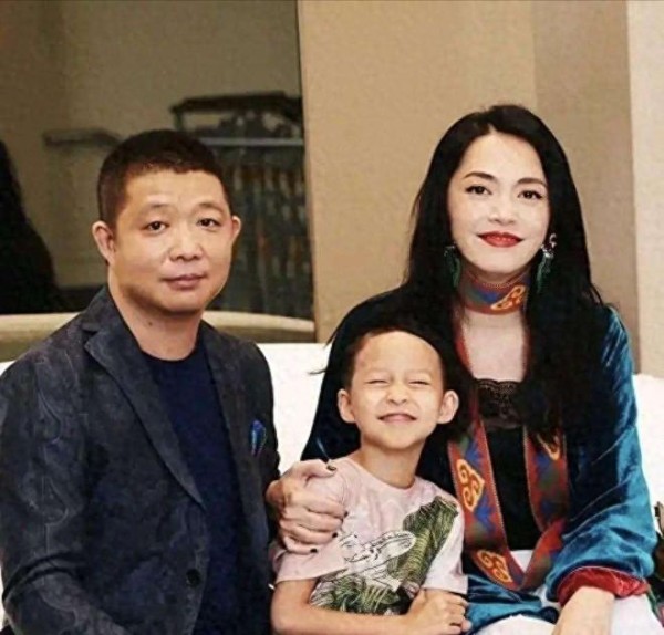 他是电影世家“太子爷”，靠演渣男火了多年，今45岁是二胎爸爸