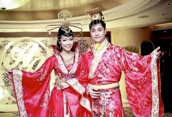 TVB前女星被曝婚变，发伤感留言疑似和老公离婚，曾被捧为“翡翠十二星”